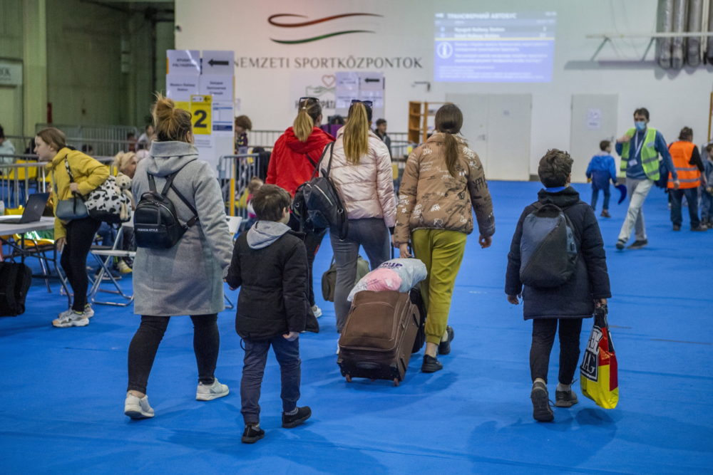 Csaknem tízezren érkeztek Magyarországra Ukrajnából kedden