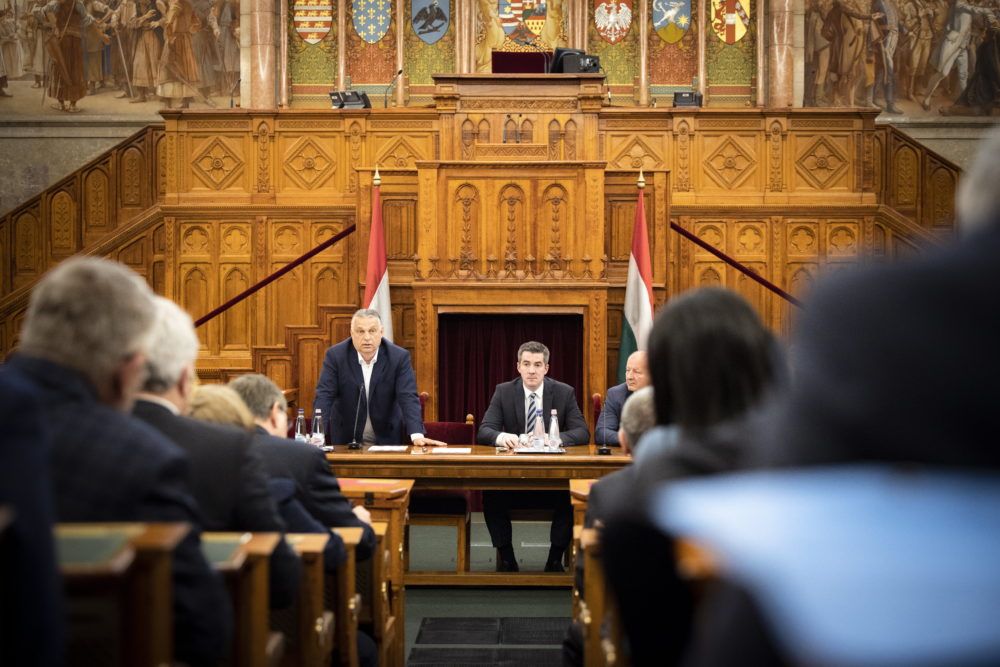 Orbán Viktor bemutatta kormánya szerkezetét a frakciószövetségnek