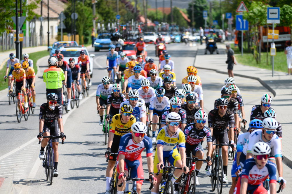 Versenyzők a Tour de Hongrie első szakaszán