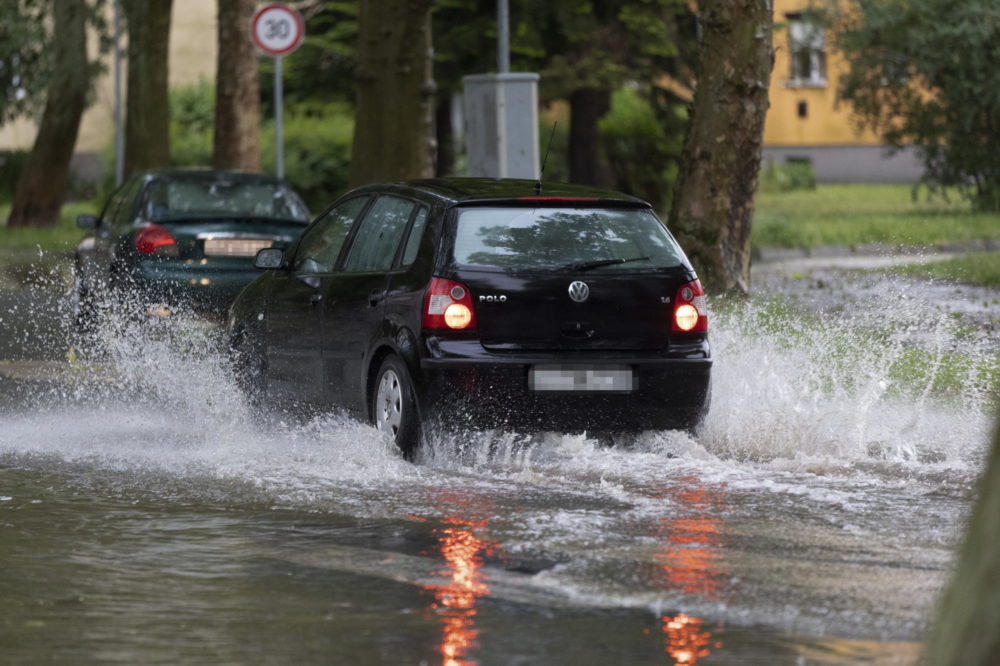 Országszerte mintegy száz alkalommal riasztották a tűzoltókat