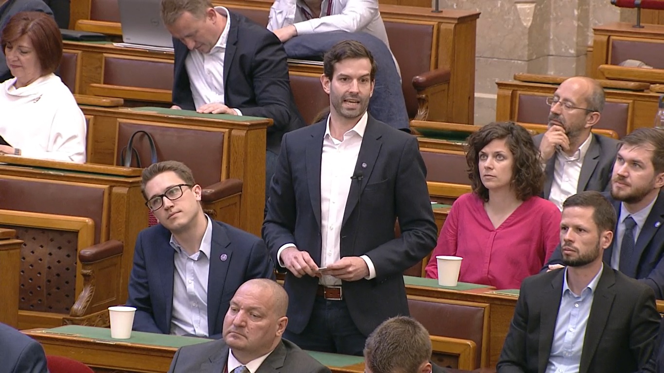 Fegyőr: jó lenne, ha tisztelni lehetne a Ház munkáját