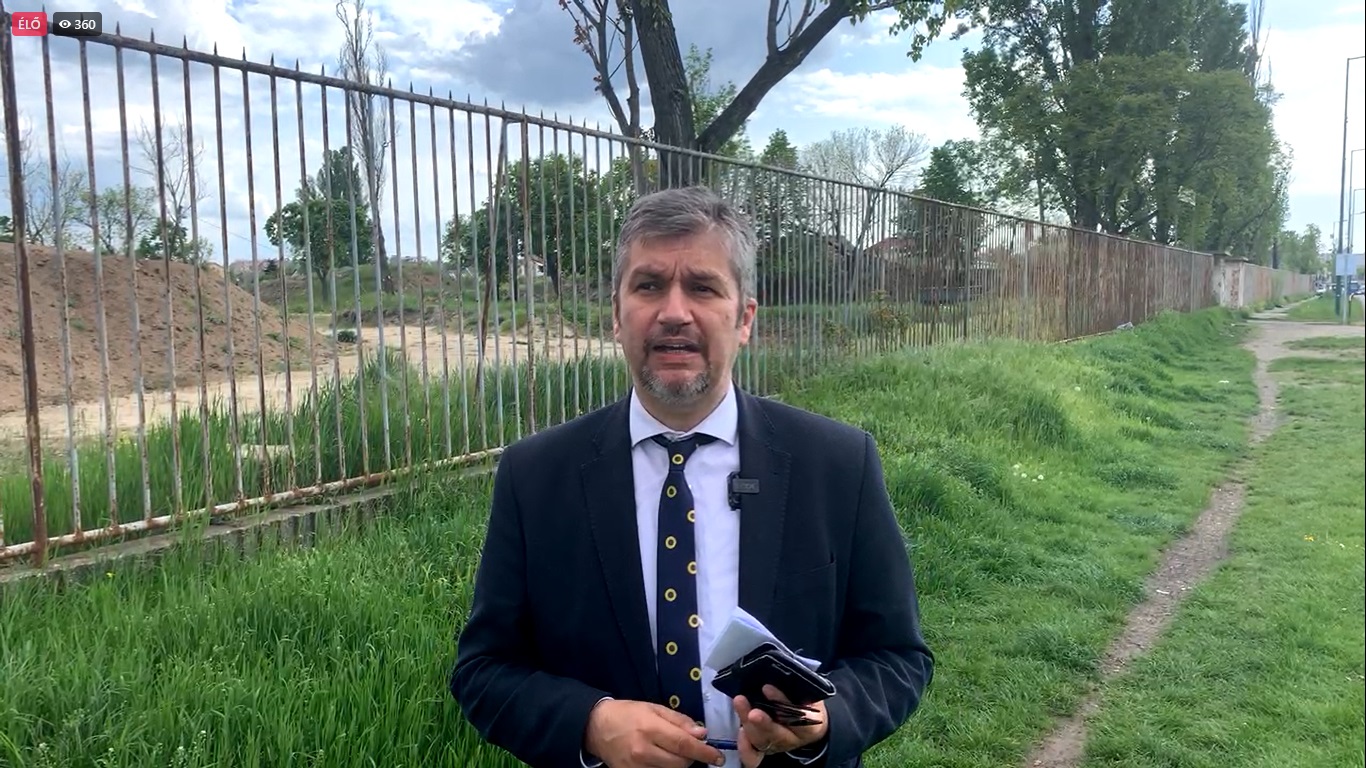 Leteheti a képviselői esküt Hadházy Ákos