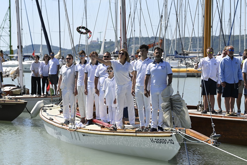 Megnyitották a balatoni vitorlásszezont