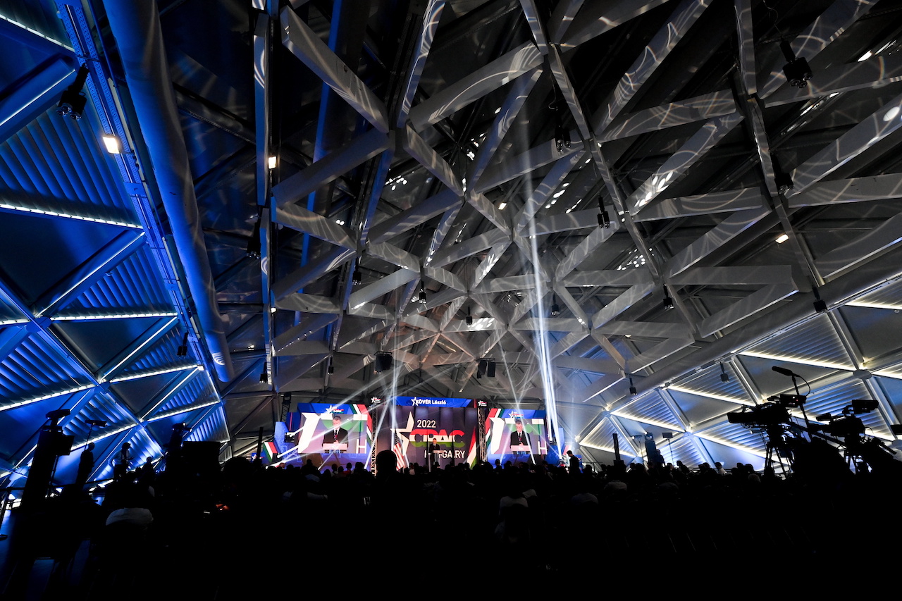 Istent játszó sátán