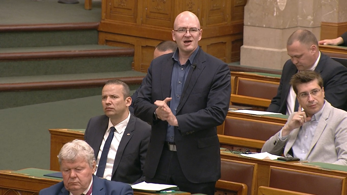 Z. Kárpát Dániel: megdrágult a kenyér és a szekrénysor