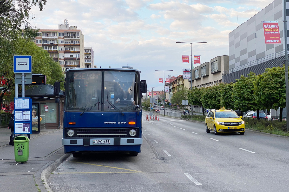 Két újabb buszjáratot, köztük egy gyorsjáratot tesz elsőajtóssá a BKK