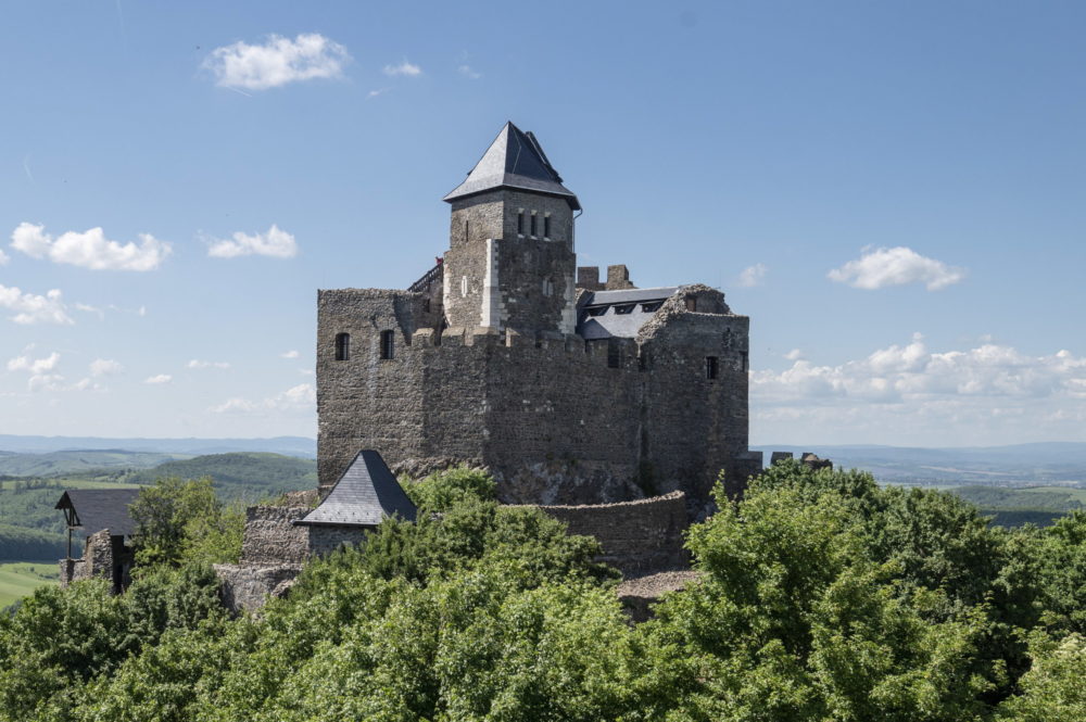 Megnyitják a látogatók előtt a hollókői várat
