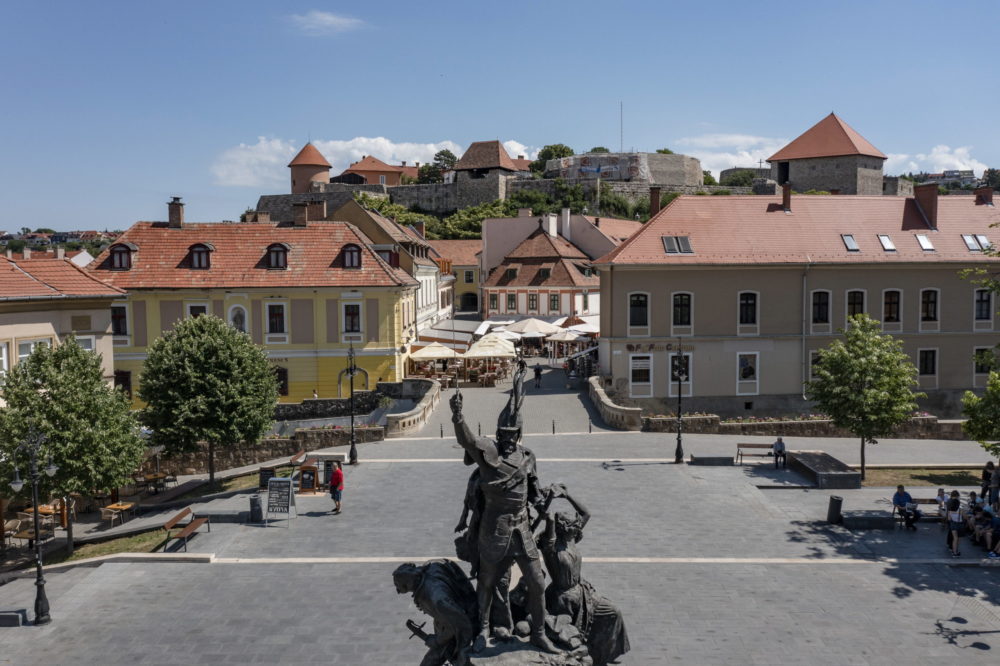 Dobó István szobra Egerben