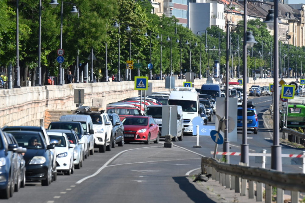 Hétfő reggelre megbénult Buda közlekedése