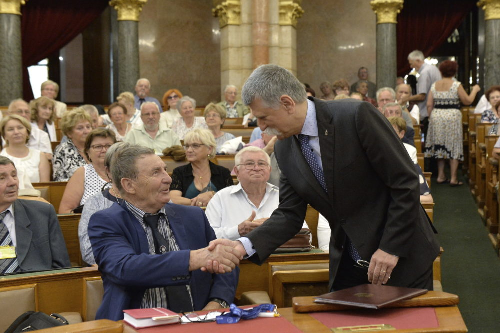 A nemzeti politika feladata a védelem biztosítása a nyugdíjasoknak