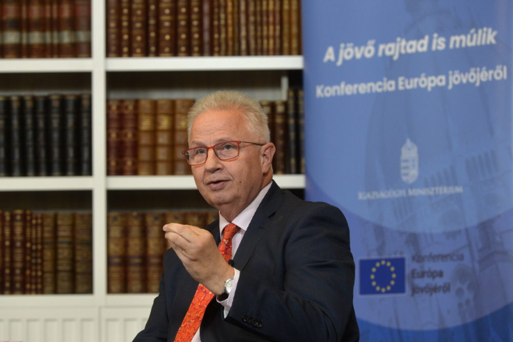 Az EP közvetlen jogalkotási jogköre szemben áll a szerződések szellemiségével