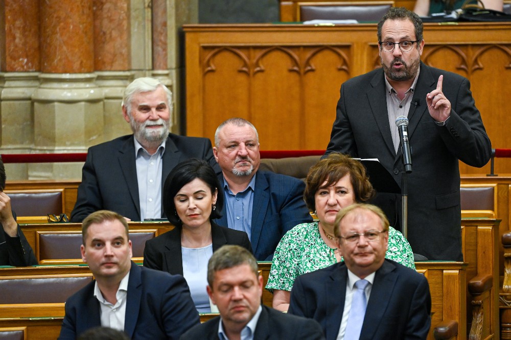 Ez így nincs jól: kevesebben szavaztak rájuk, több pénzt kapnak