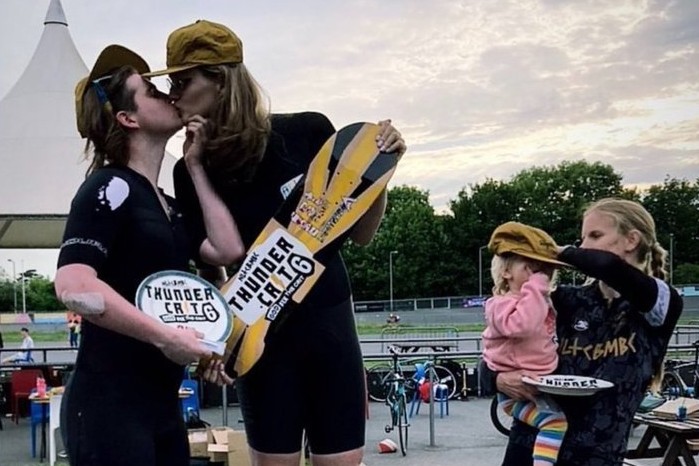 Transznemű kerékpárosok végeztek az első és második helyen is