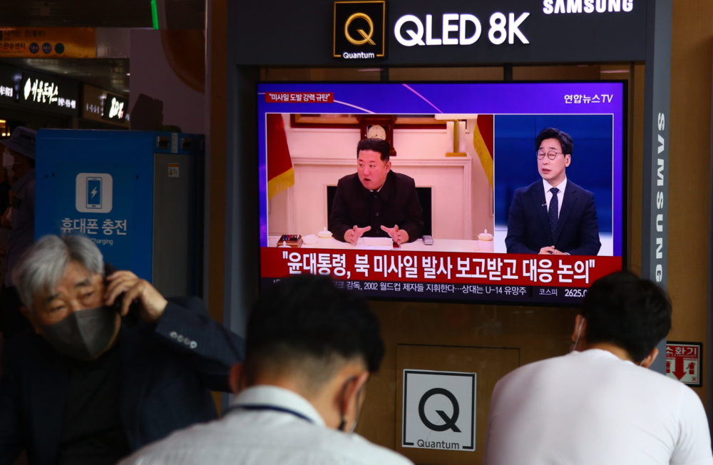 Szöul szerint Észak-Korea tüzérségi lövedékeket lőtt a tengerbe