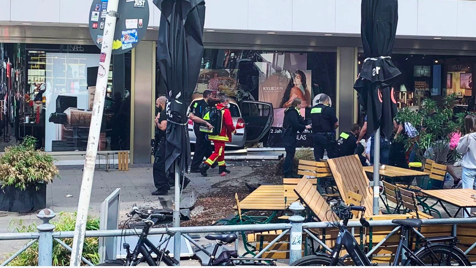 Gyalogosok közé hajtott egy jármű Berlinben