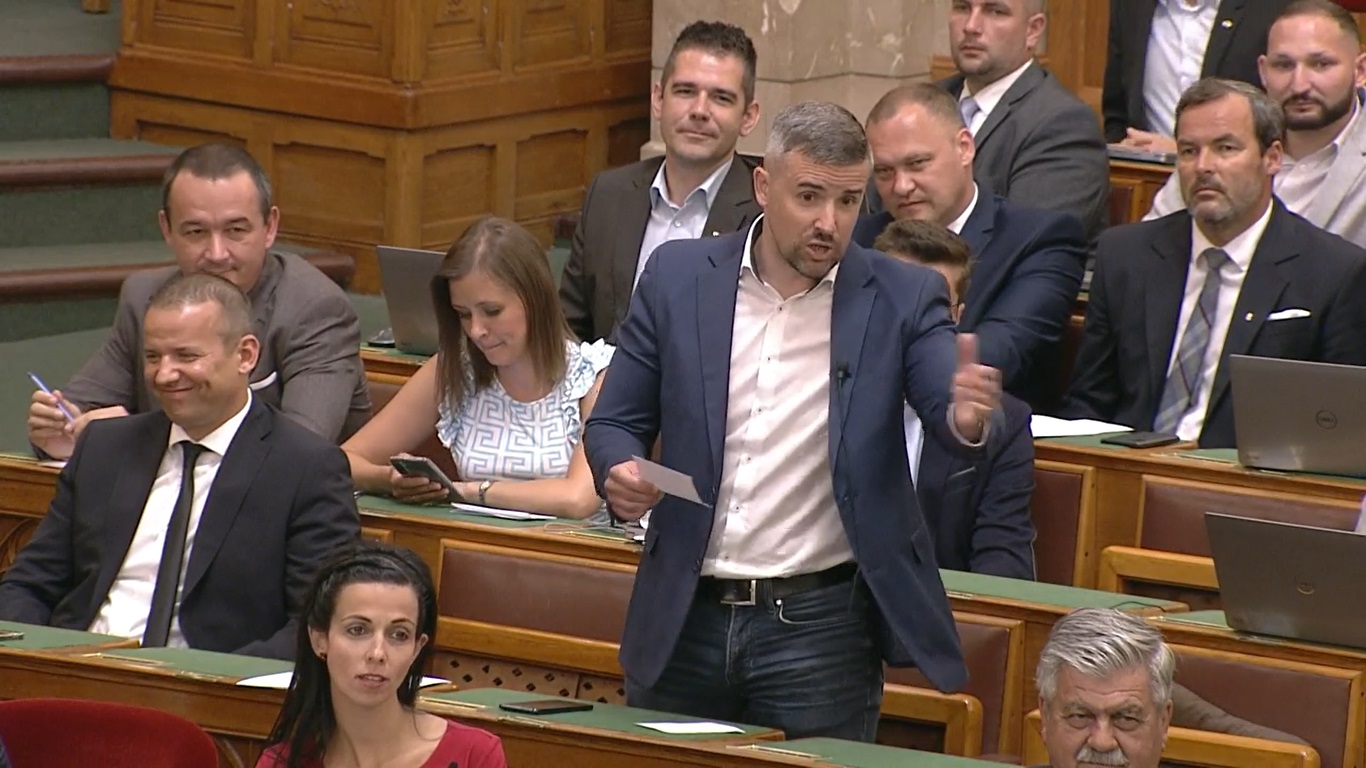 Frakciószerződésekkel próbált ügyeskedni Jakab