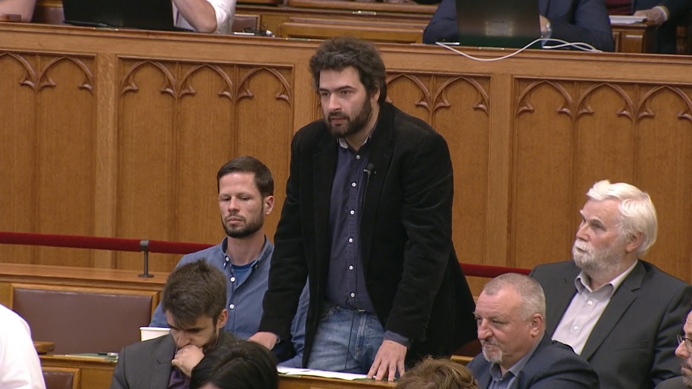 Rétvári Bence Jámbornak: Önök Tüttő Katával fordítva ülnek a lovon