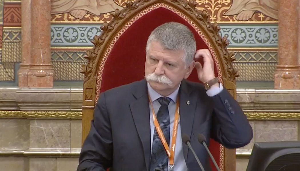 Kövér László elvette a szót Varju Lászlótól, mire ő folytatta felszólalását