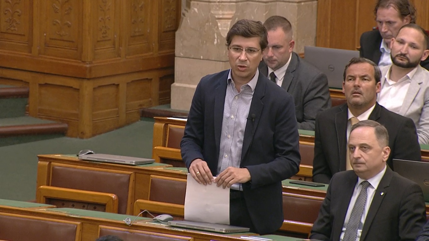 Lukács László György: Nem volt a boltban kristálycukor!