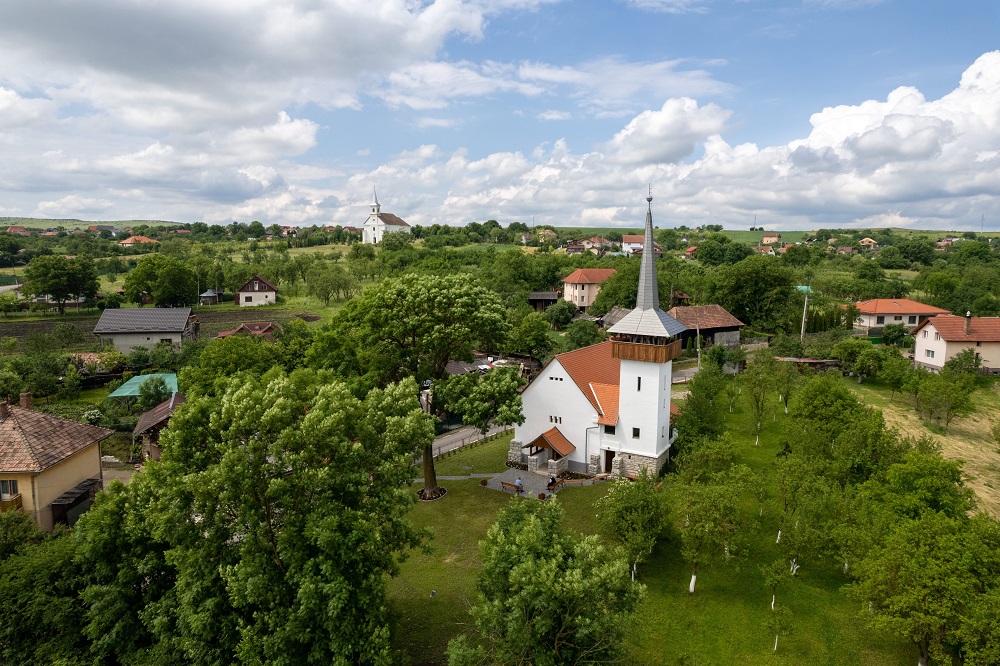 Felszentelték a felújított tordatúri református templomot