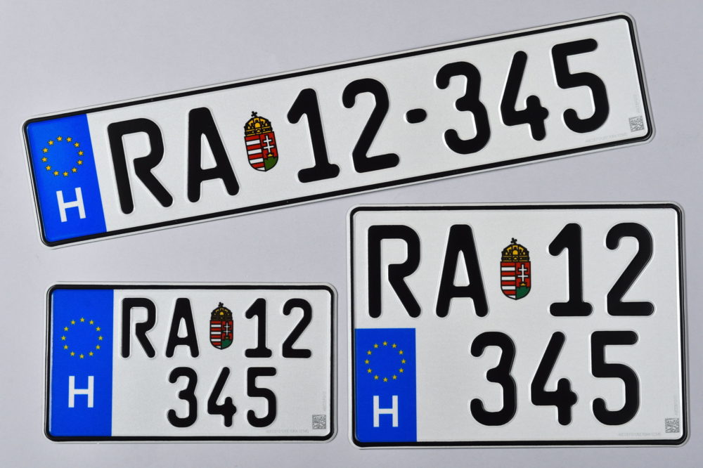 A Közlekedési Múzeum őrzi meg az első új formátumú rendszámot