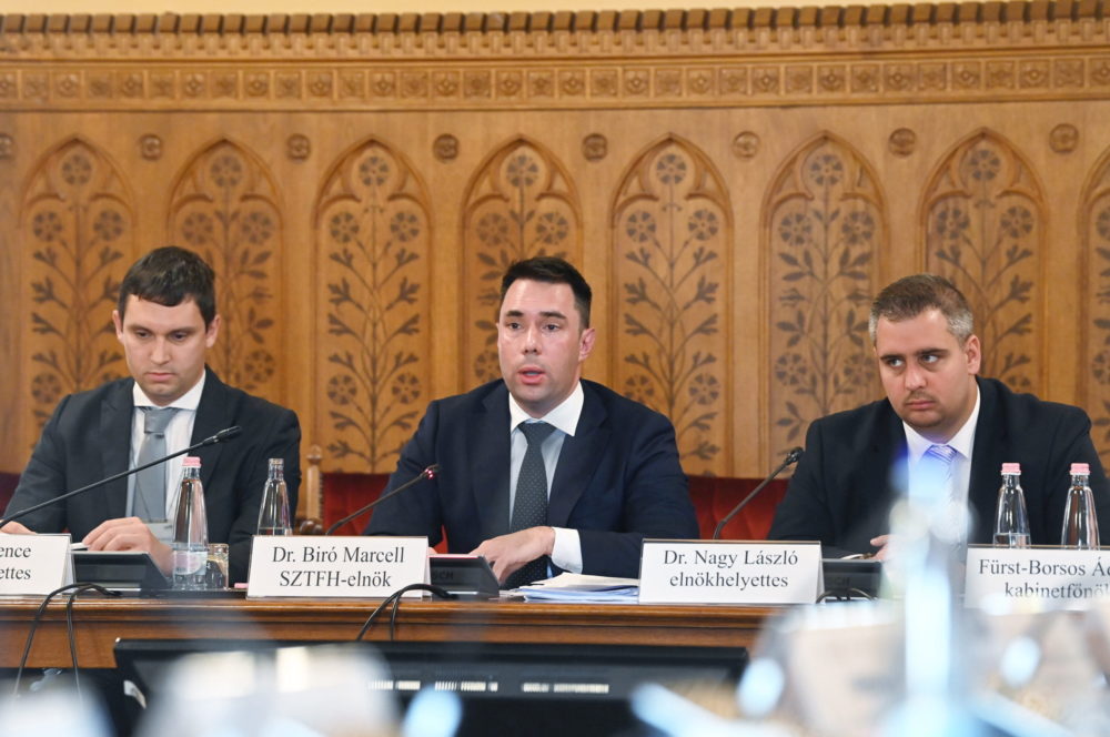 A SZTFH biztosítja a szabályozott ágazatok kiszámítható működését