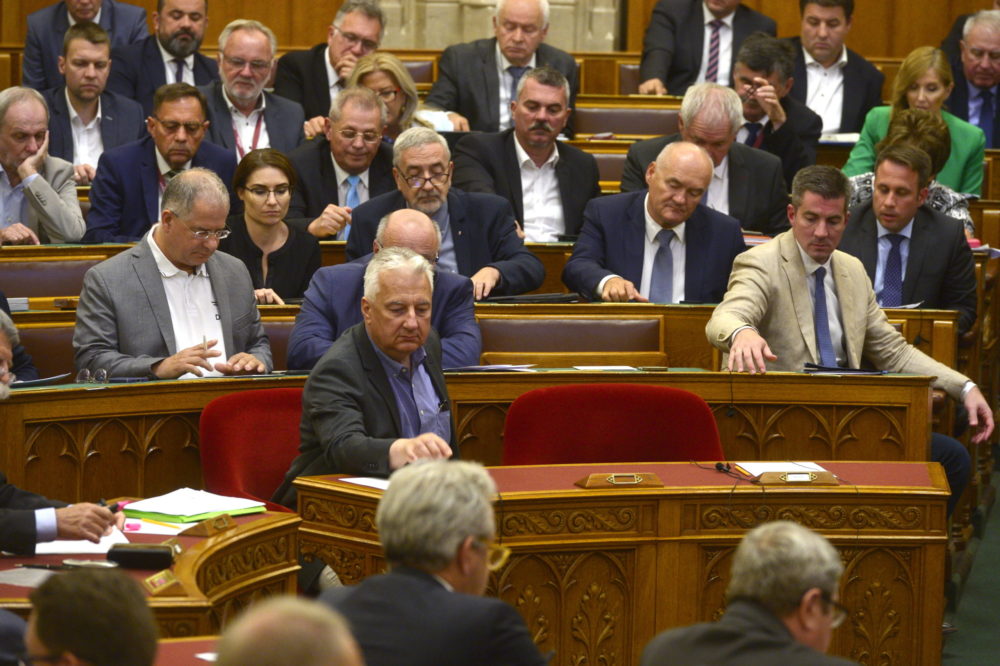 Elfogadták a jövő évi büdzsét megalapozó törvénycsomagot