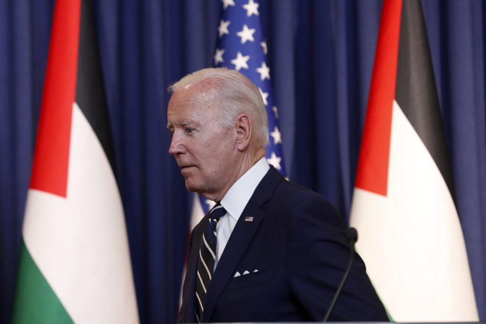 Szaúd-Arábiába érkezett pénteken Joe Biden amerikai elnök