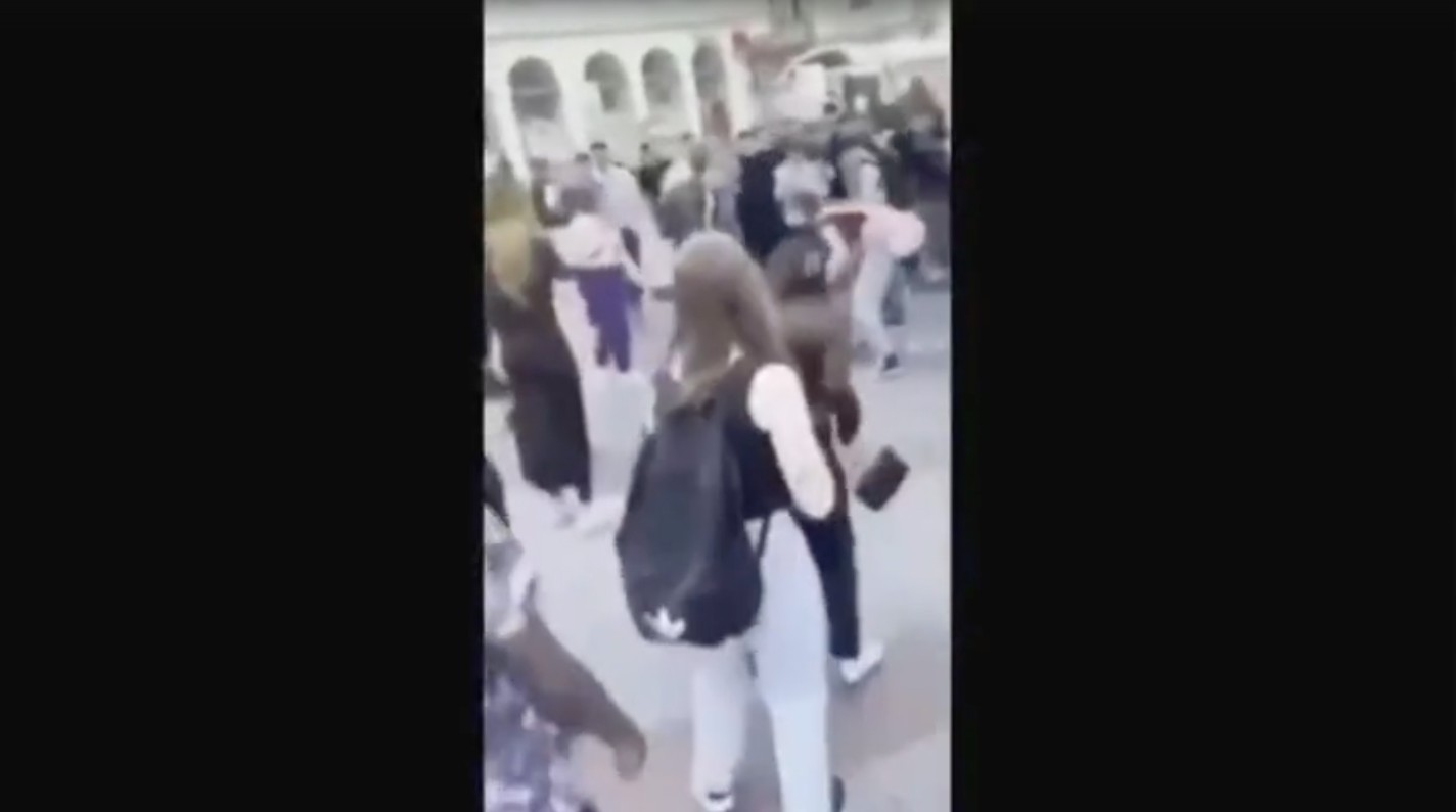 Videó: Migránscsoport támadt a linzi Pride résztvevőire