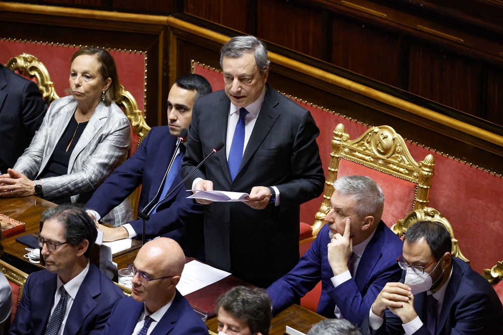 Draghi megnyerte a bizalmi szavazást, de elvesztette a parlamenti többséget