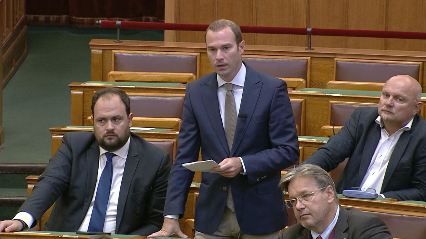 Hollik István: az elhibázott brüsszeli szankciós politika fordítva sült el