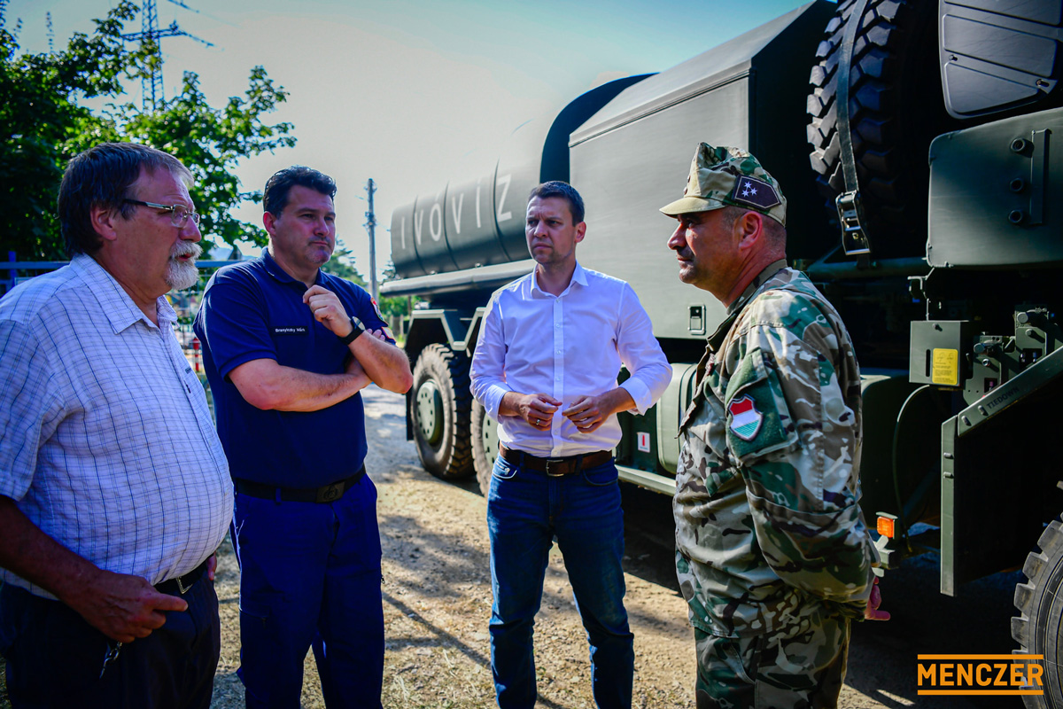 Munkába állnak a honvédség vízszállító autói a vízhiányos településeken