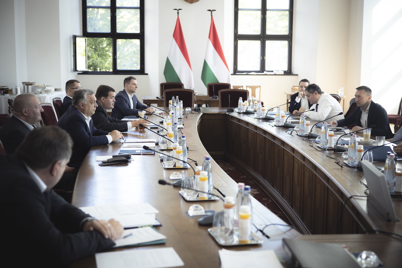 Takarékoskodnunk kell!