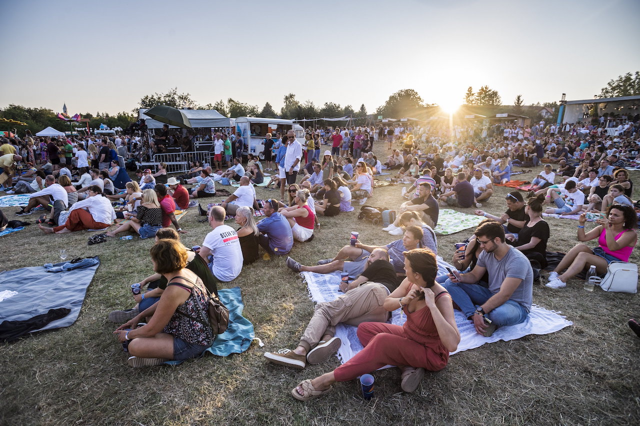 Magyar Woodstock, sok pezsgővel