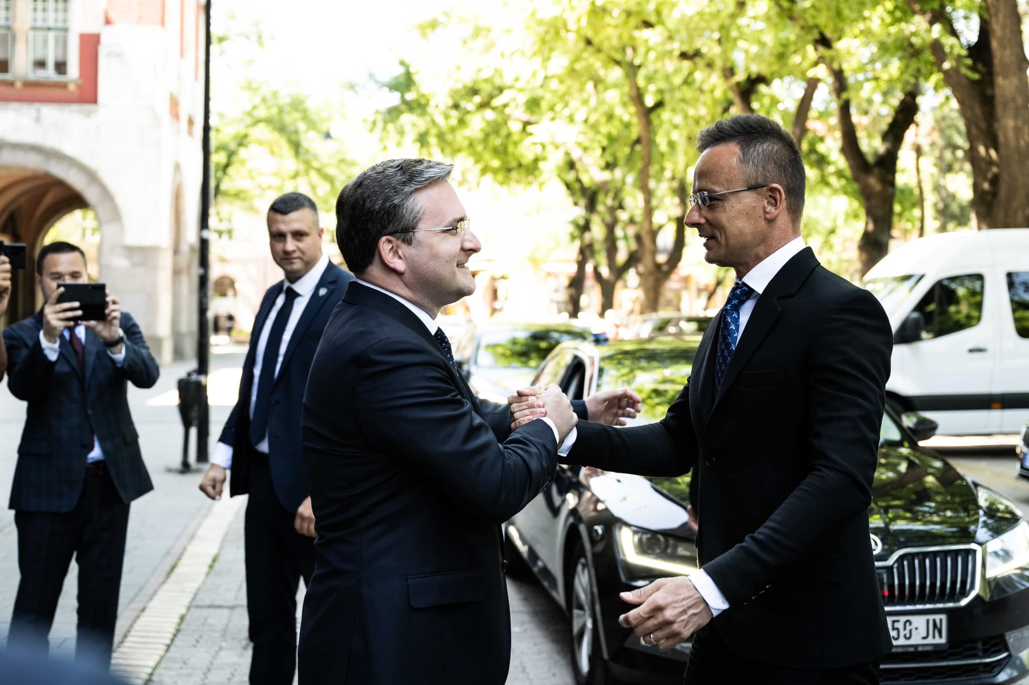 Fel is fegyverkeznek az egyre erőszakosabb migránsok