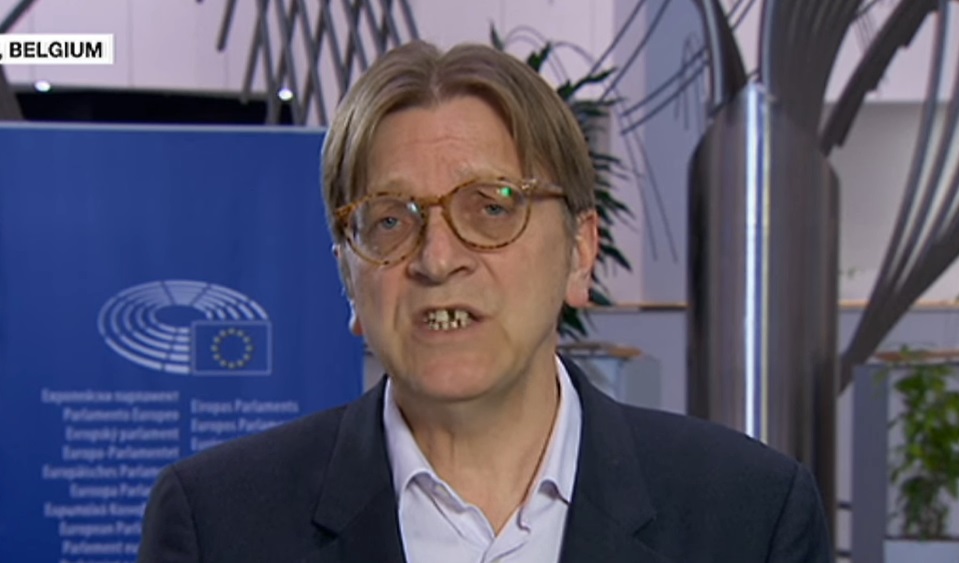 Verhofstadt: Megint hülyét csinálunk magunkból a világ színpadán