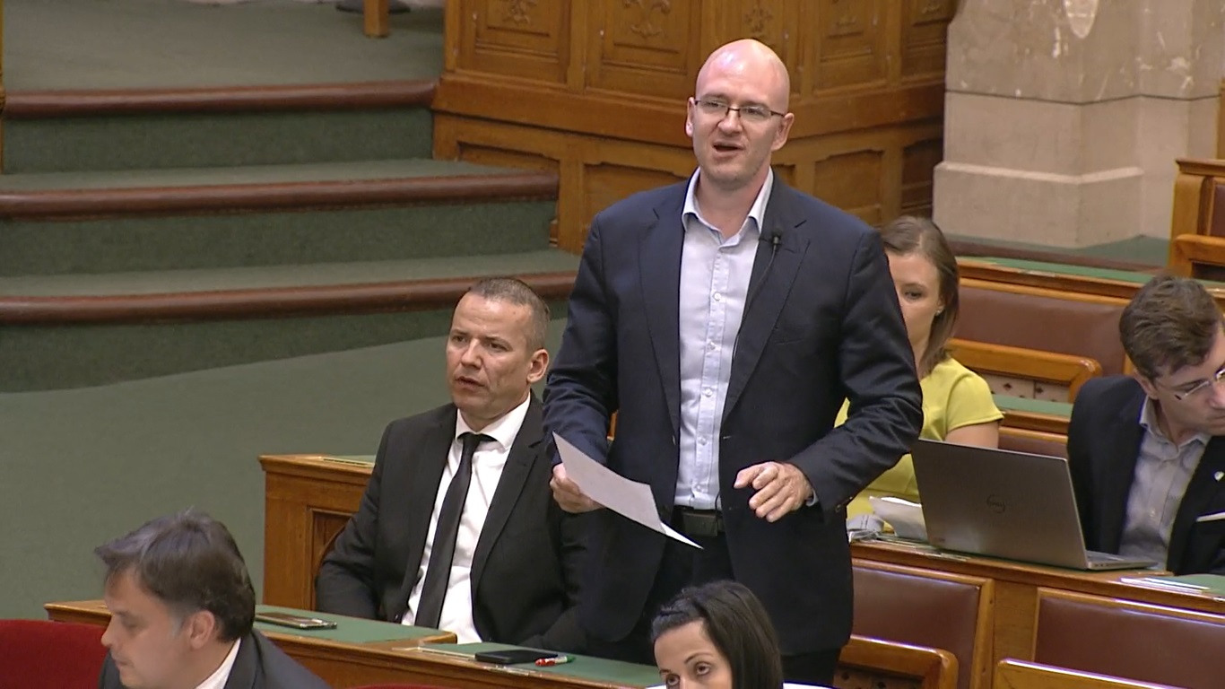 Z. Kárpát Dániel bekeményít: szerinte a kormány alkalmatlan