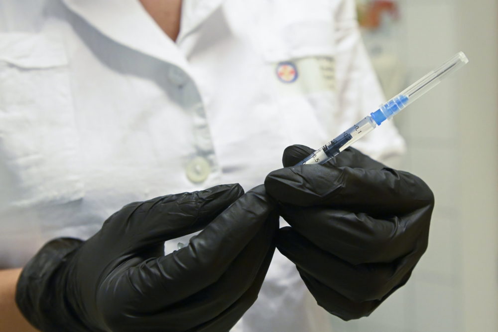 Elérhető lesz az omikron variáns elleni vakcina az Egyesült Államokban