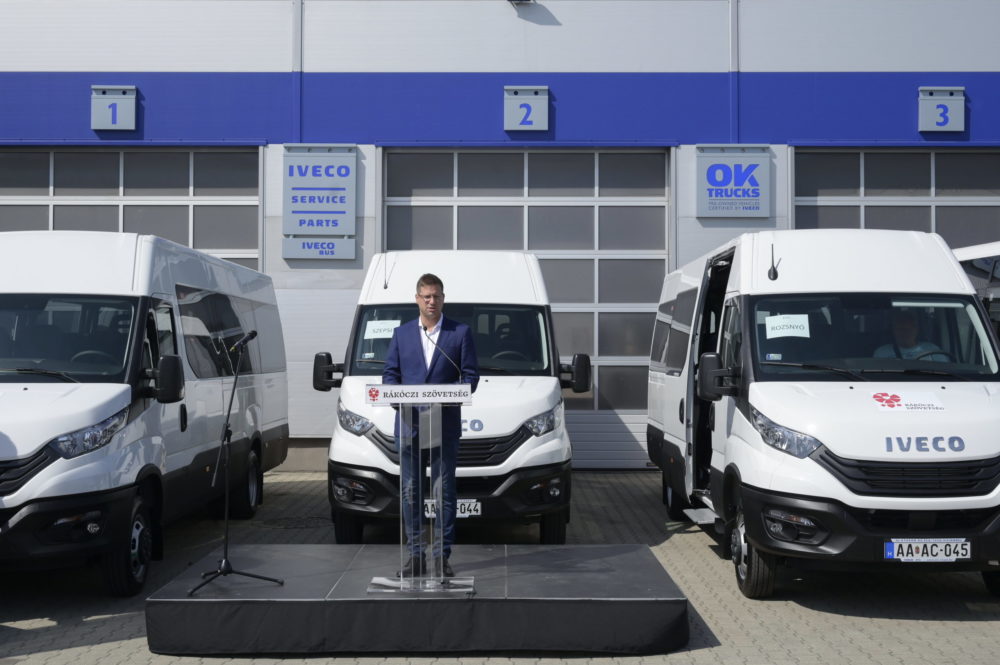 Magyar kormányzati támogatásból 16 iskolabusz jár a Felvidéken