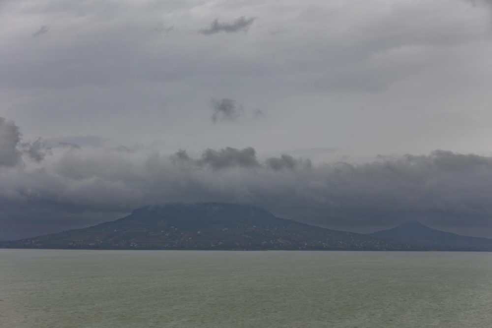 Két és féléves kislány fulladt a Balatonba