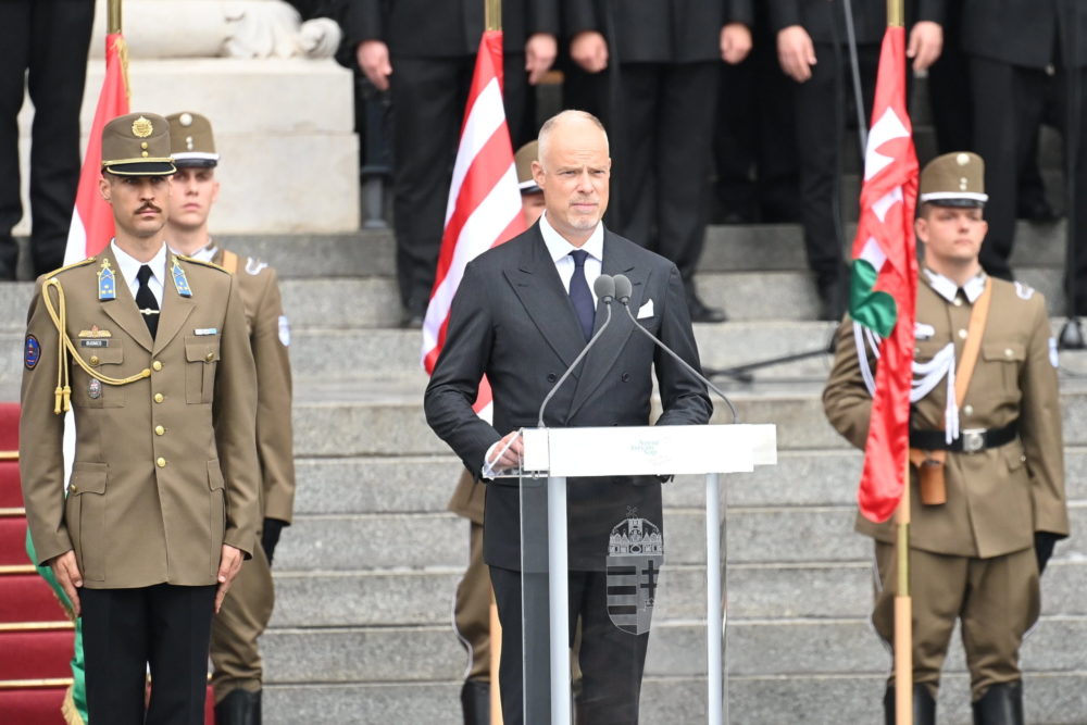 Esküt tettek a honvédtisztek