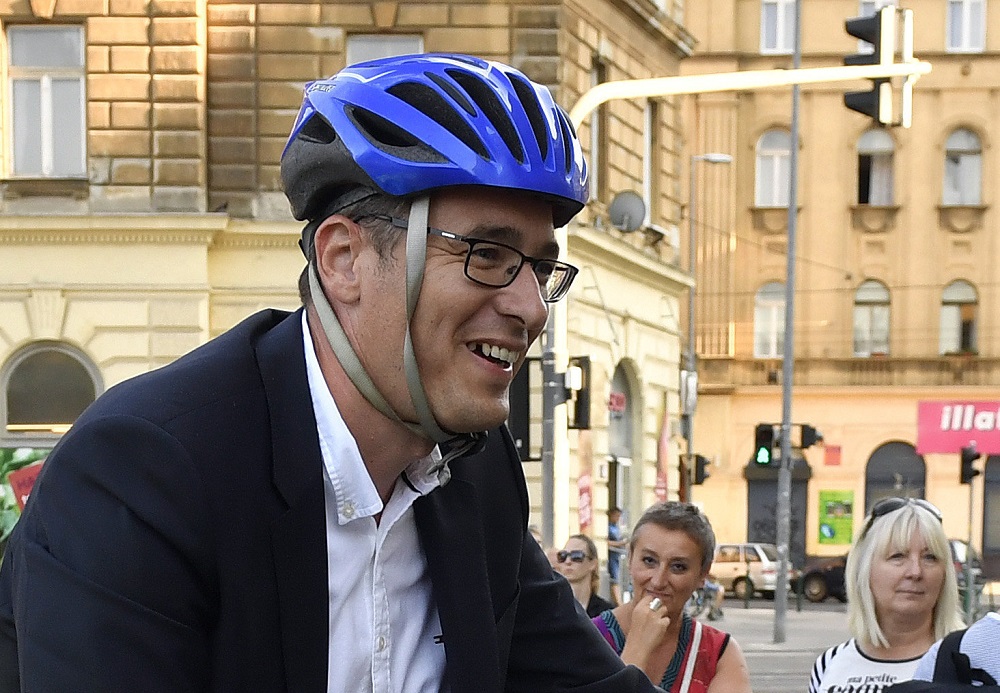 Karácsony tollat ragadott: Lélegezz fel, Budapest!