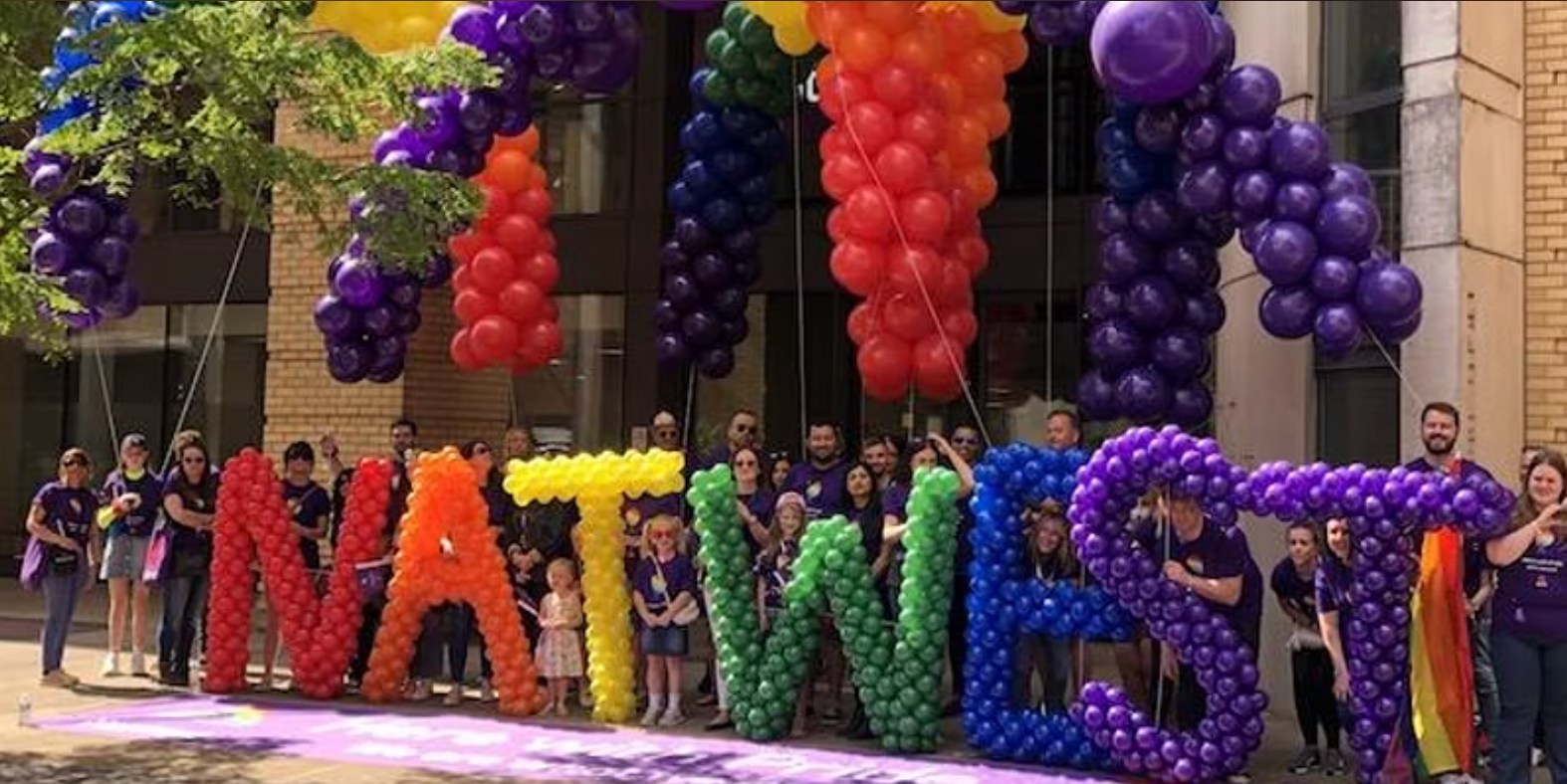 Beleőrült a genderideológiába a brit bank