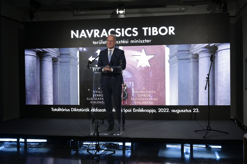 A Nyugat-Európában élőknek meg kell érteniük a kelet-európai történelmet