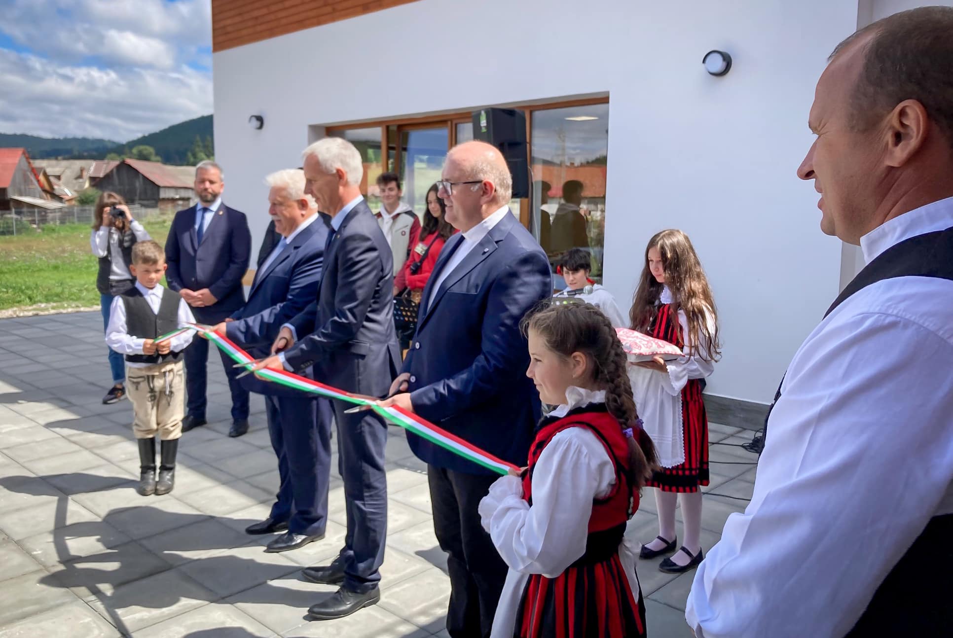 Átadták a magyar támogatással felújított óvodát Sepsibükszádon