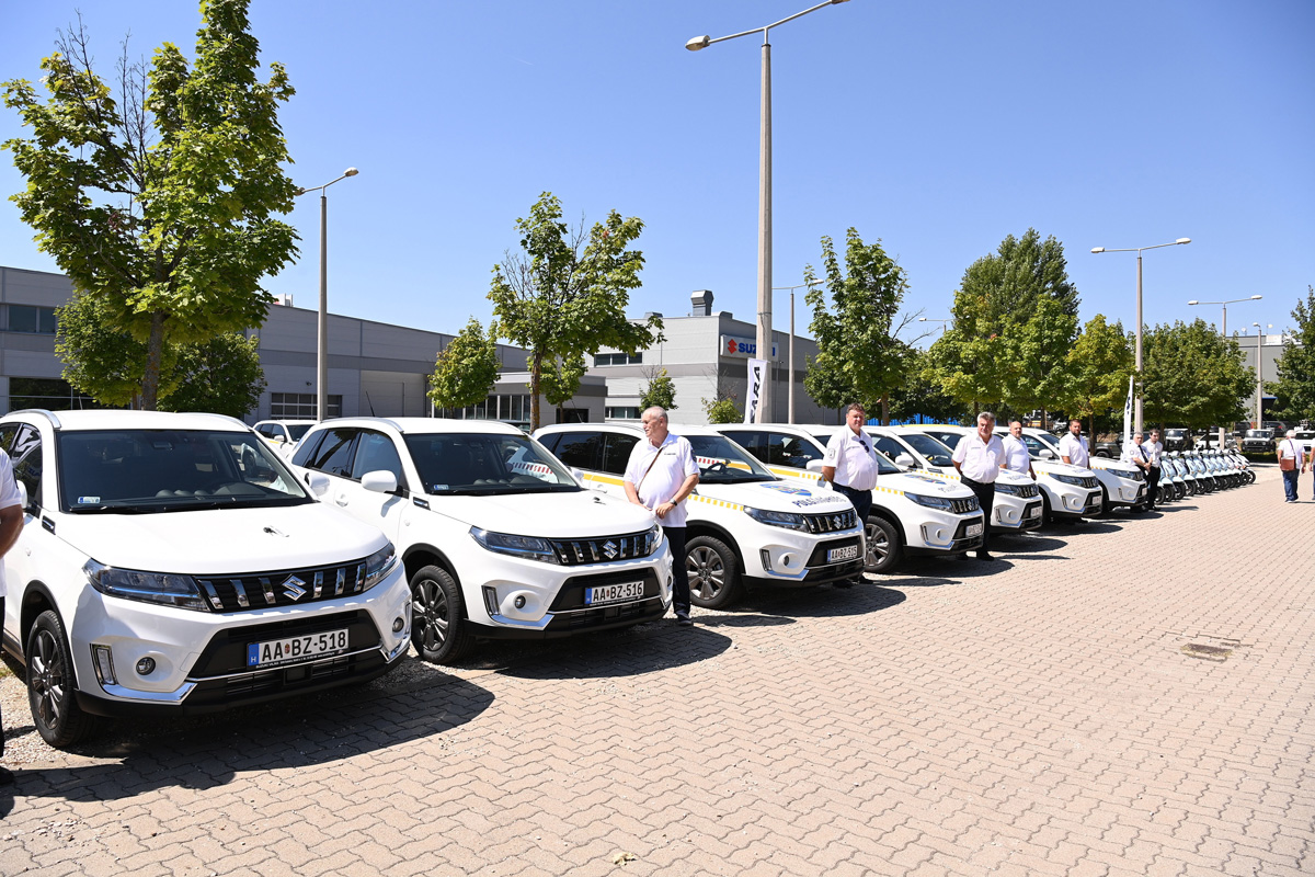 Új autókkal és robogókkal bővül a polgárőrség flottája