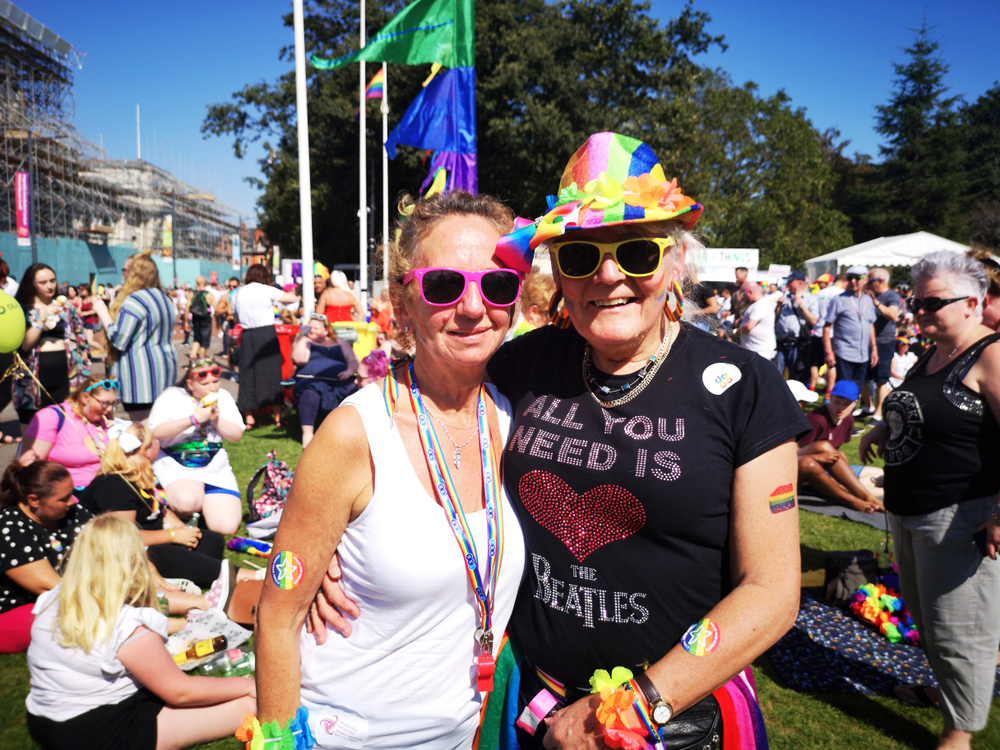 Eltessékelték a melegfelvonulásról a transzellenes leszbikusokat