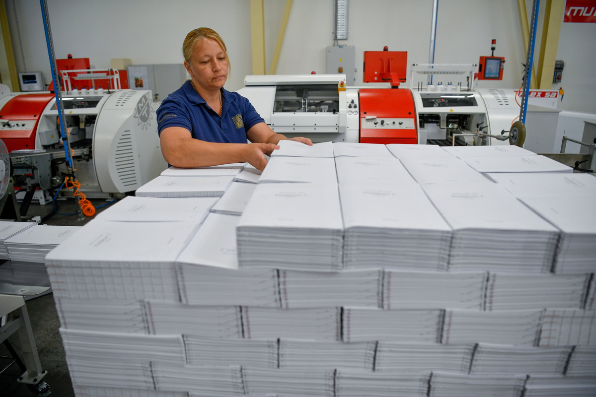 Továbbra is ingyenesen és pontosan érkeznek a tankönyvek