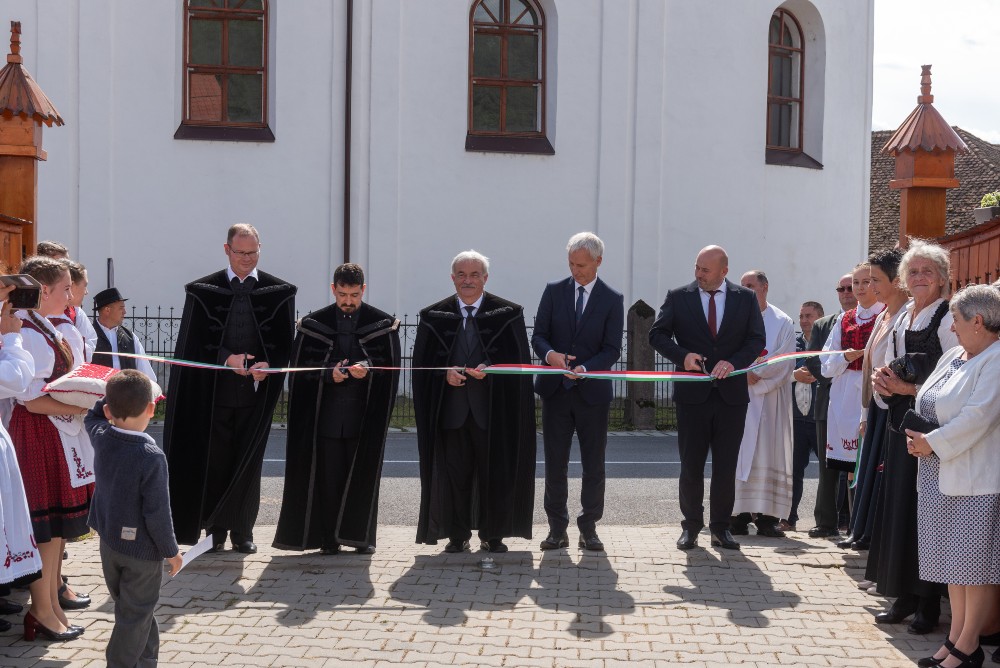 Református parókiát avattak a székelyföldi Nyárádmagyaróson