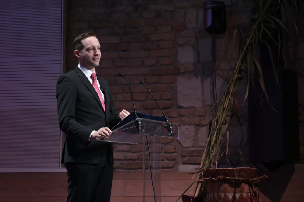 Azbej Tristan: Helybe kell vinni a segítséget válsághelyzetekben